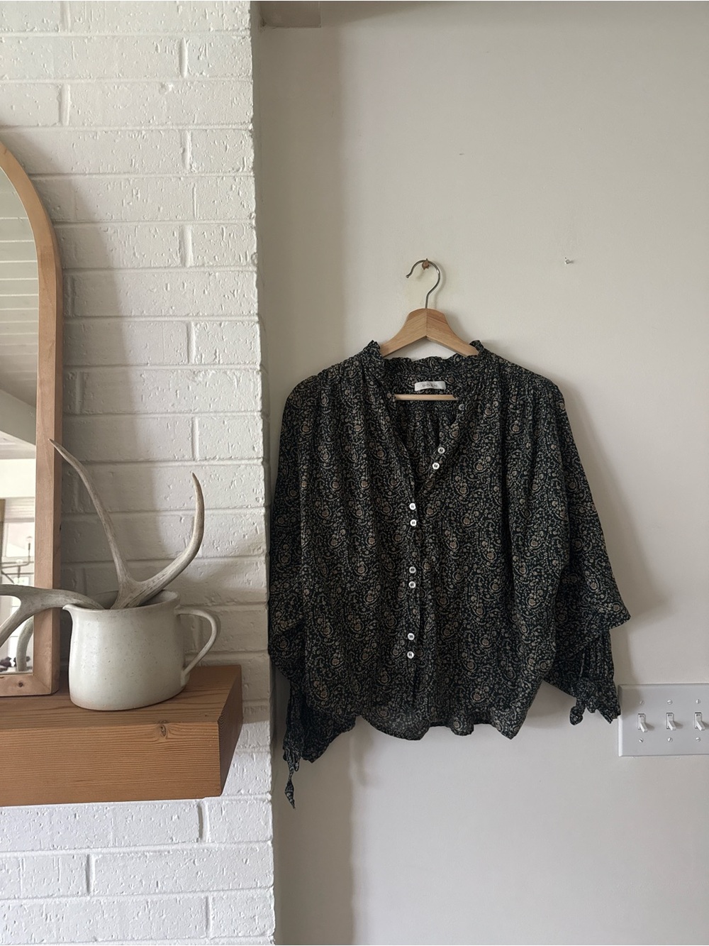 Doen Black Paisley Button-Front Blouse